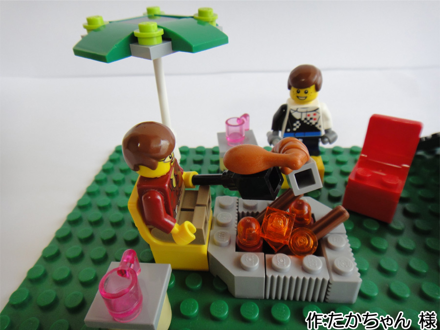 夏に家族でバーベキューするレゴ作品。夏休みの思い出作品の一例です。