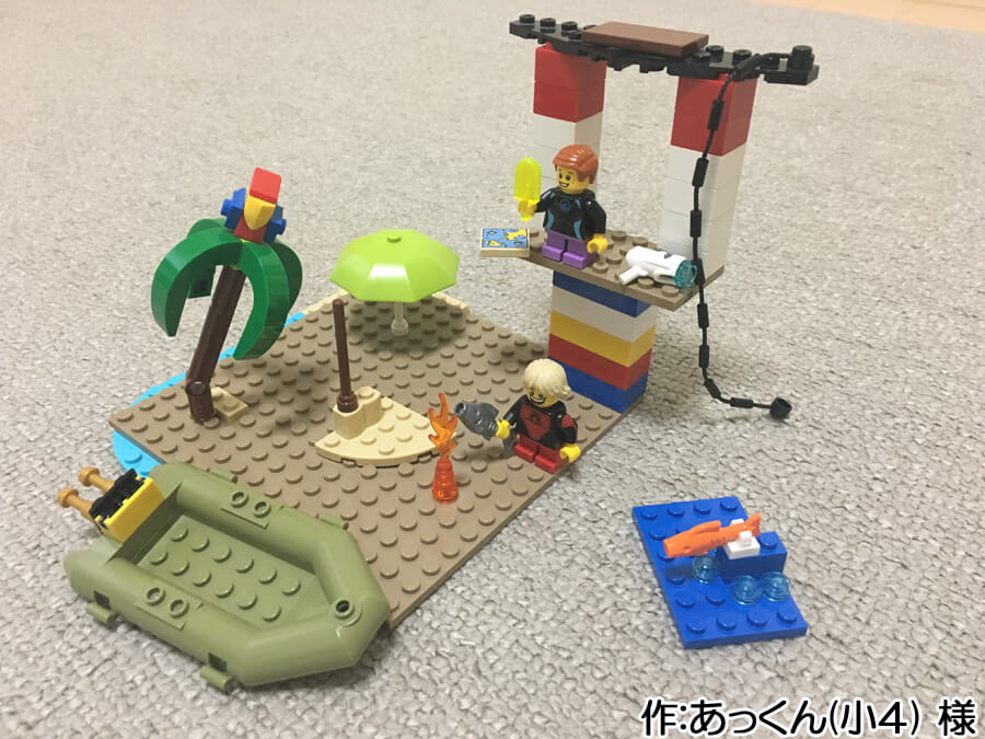 無人島で子供たちが遊ぶレゴ作品。夏休みの思い出作品の一例です。