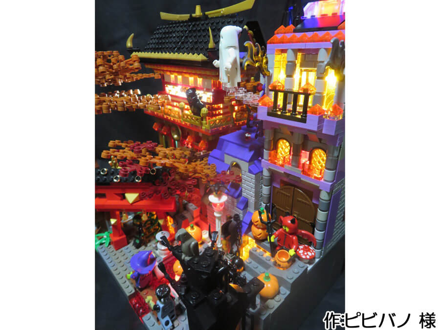 ハロウィンと日本の秋が融合した作品を右上から。洋風の建物はジャックオランタンやオレンジのパーツがアクセントになっています。