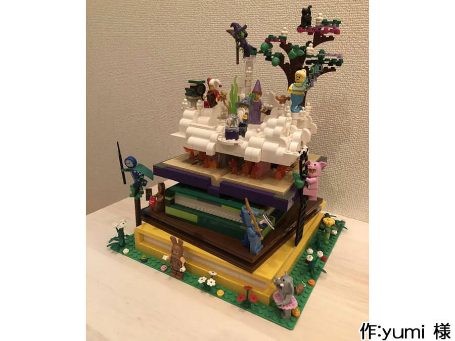 魔法使いと魔法の本の作品。煙の中から色々なキャラクターが出てきています。